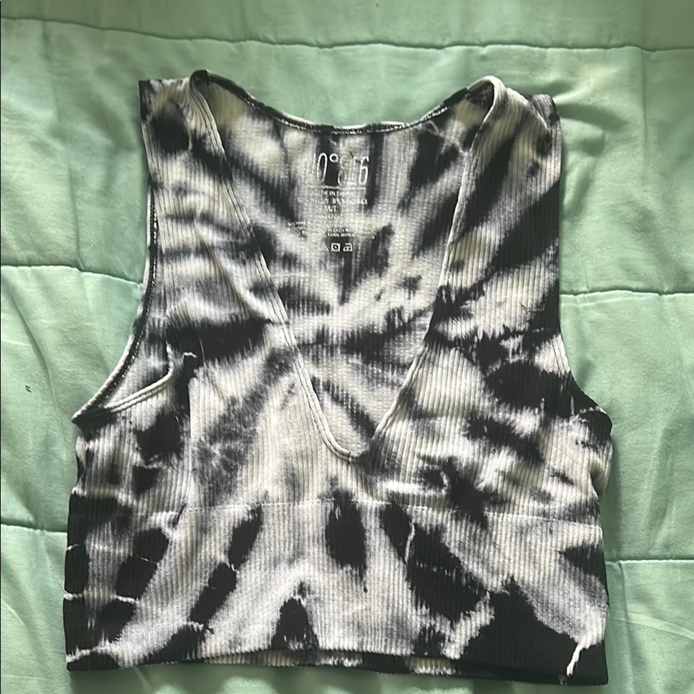 Stylish Black and White Tie-Dye Women's Crop Top